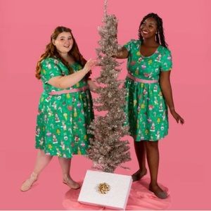 EUC Disney Stitch Shoppe by Loungefly Holiday “Laci” Dress size Large